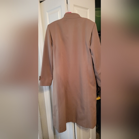 Vintage Forecaster of Boston Trench Coat size 16. Zip in liner that can come out - Picture 4 of 8